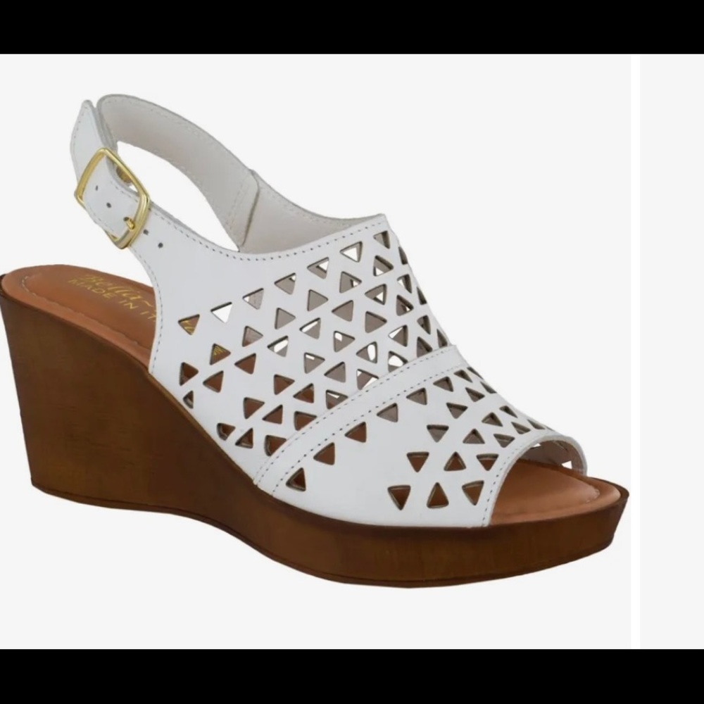 Bella Vita white Italian leather sandal. NIB Size 8 1/2M